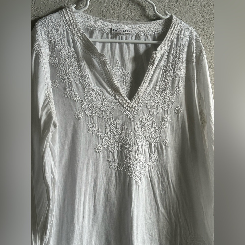 Catalog Favorites white v neck embroidered shirt, women’s large. 100% cotton. - Picture 3 of 9